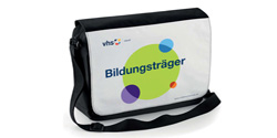 Tasche mit dem Aufdruck Bildungstrger und vhs.cloud-Logo